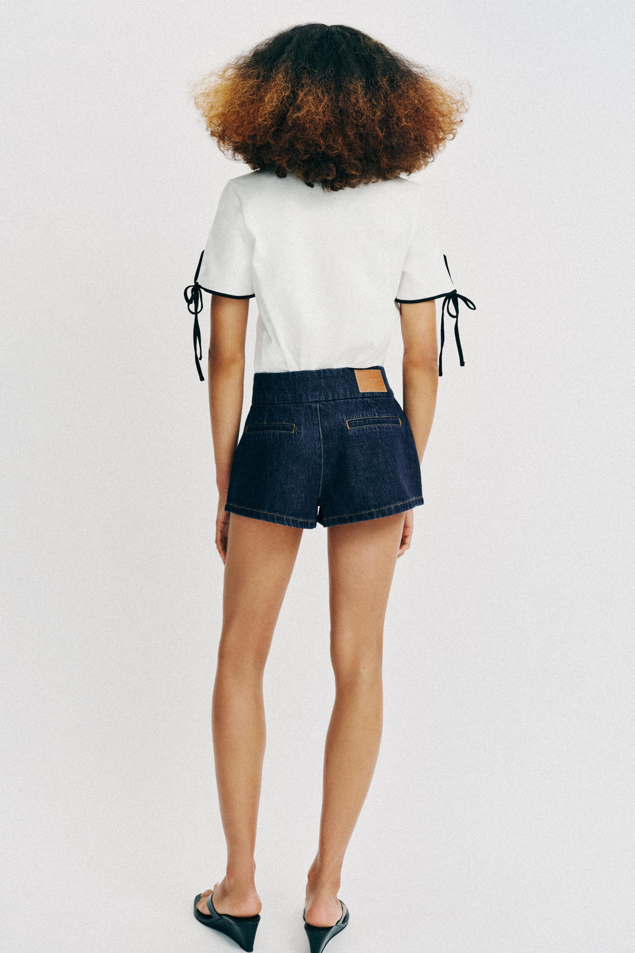 CONTRAST BOW T-SHIRT